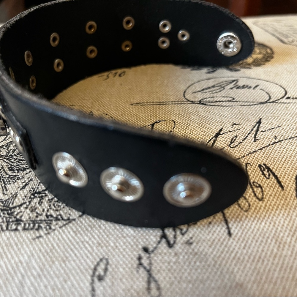 Leather skull cuff bracelets - Picture 10 of 11